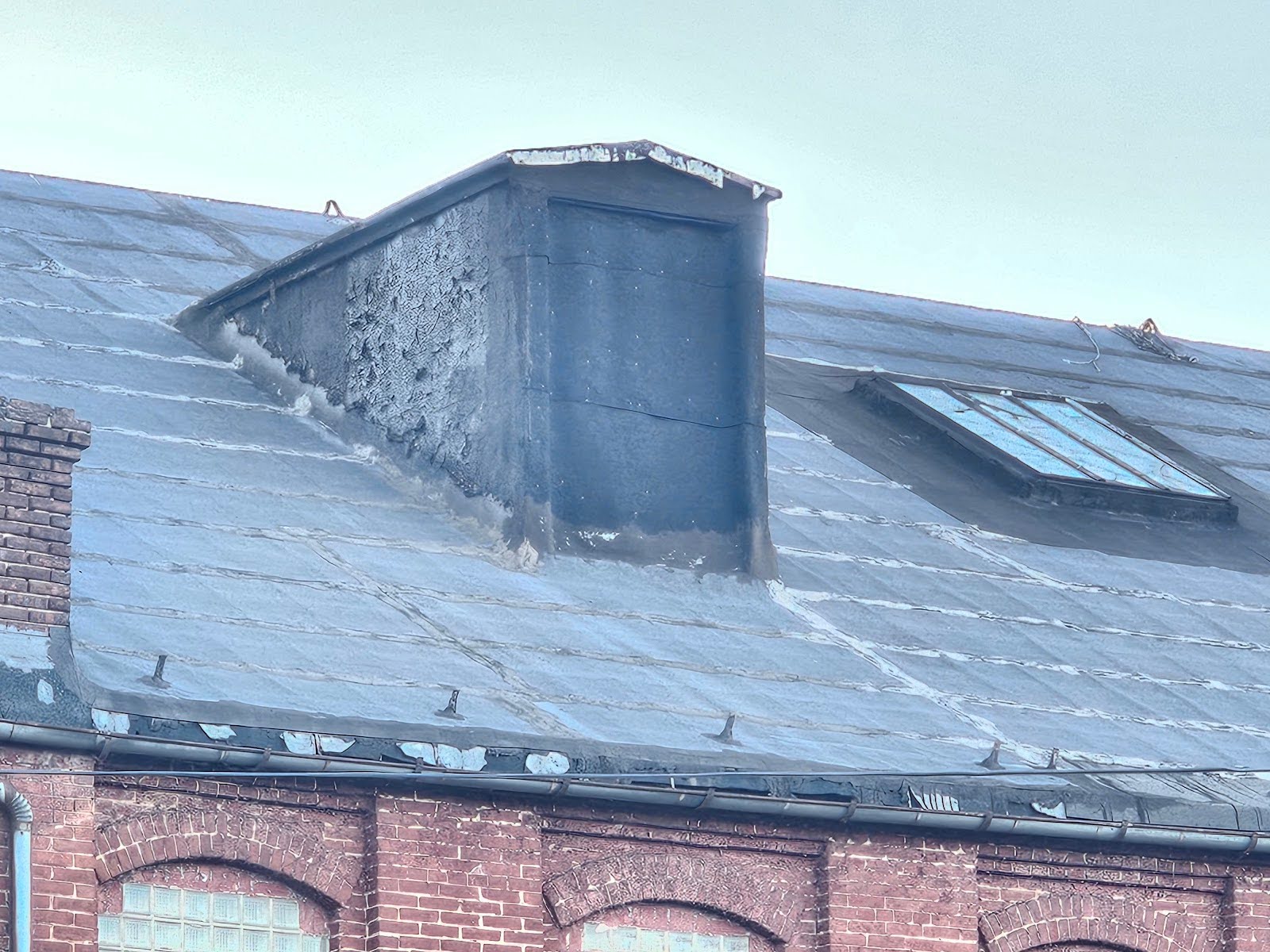 modified bitumen smooth membrane should always be coated