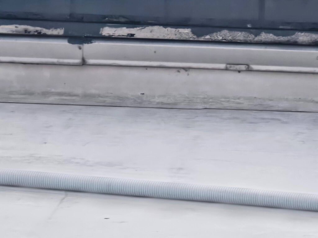 Counterflashing on Pop-Up Roofs 4 Properly installed counterflashing system on a commercial pop-up roof