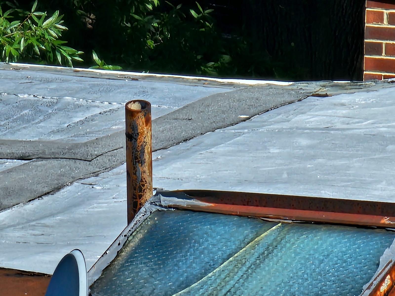 Flat roof without a separating parapet between adjacent buildings - Roofs Without Separating Parapets