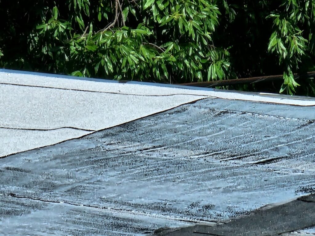 Roof construction without separating parapets on neighboring Washington DC buildings